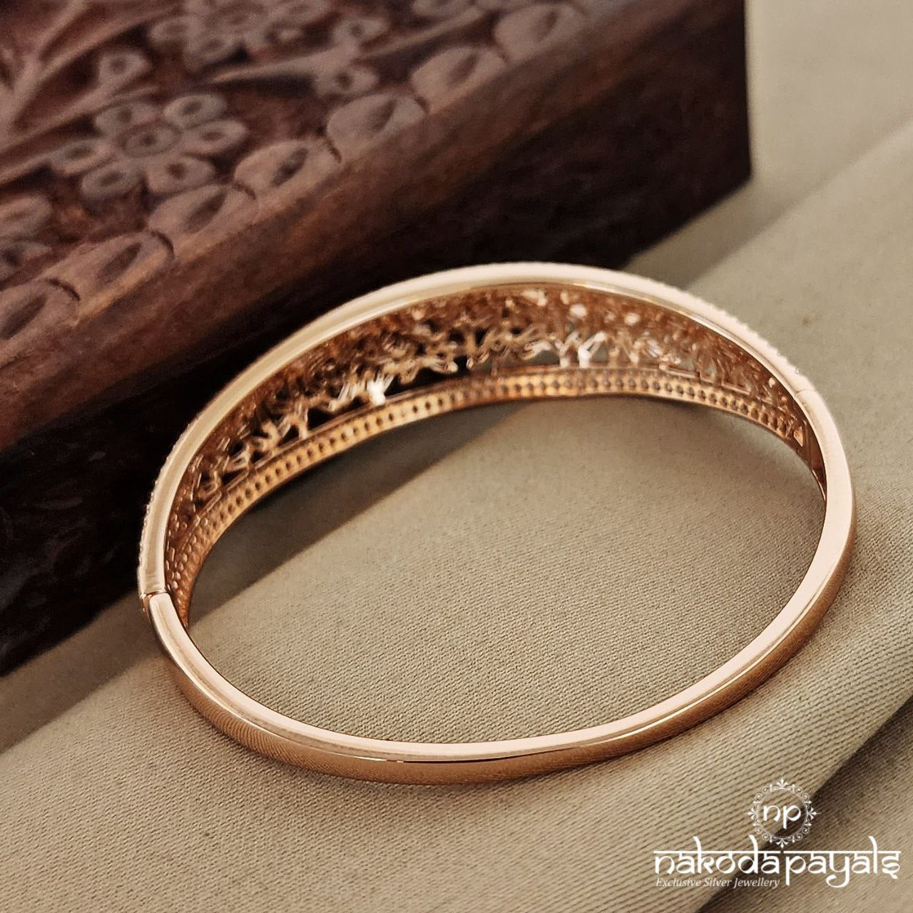 Graceful Rose Gold Single Openable Kada (Sk1010)