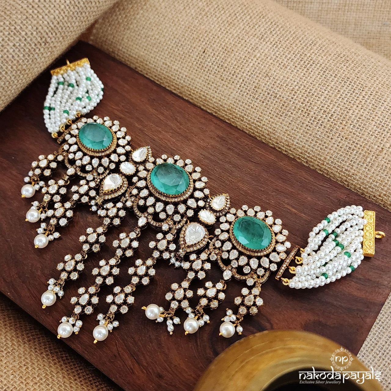 Royal Green Head Turner Moissanite Choker With Earrings (Gn8443)