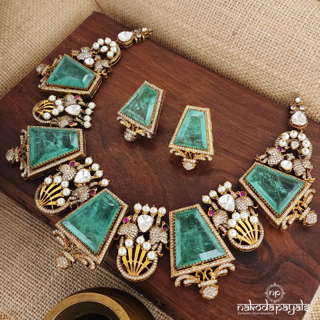 Emerald Moissanite Neckpiece With Earrings (Gn8455)