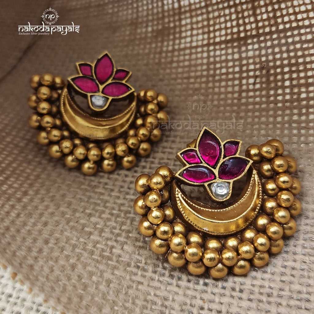 Half Moon Lotus Studs (Ge7801)