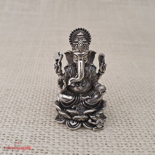 Solid Traditional Ganesha Idol (Aa1600)