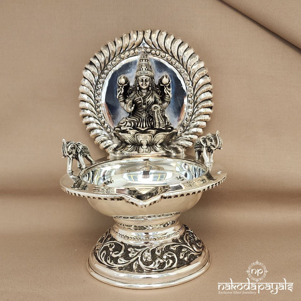 Wide Lakshmi Deepam (Aa0340)