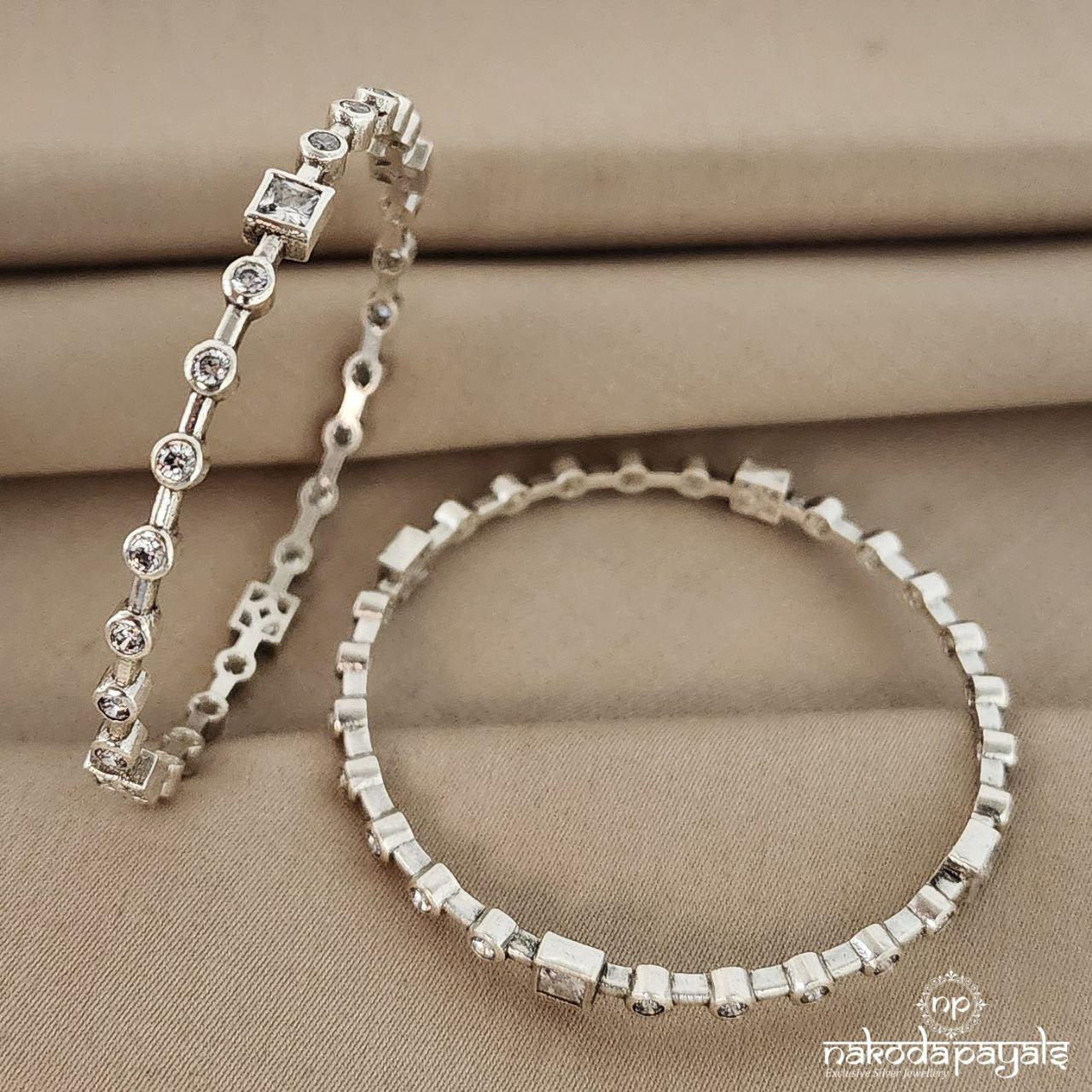 White Bangle Pair (K4090)