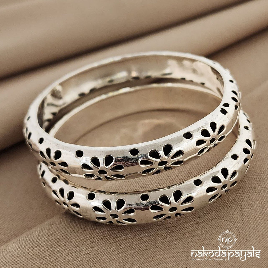 Oxidised Flower Bangle Pair 2.1 (K4157)