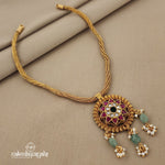 Appealing Pearled Kundan Neckpiece (GN6204)