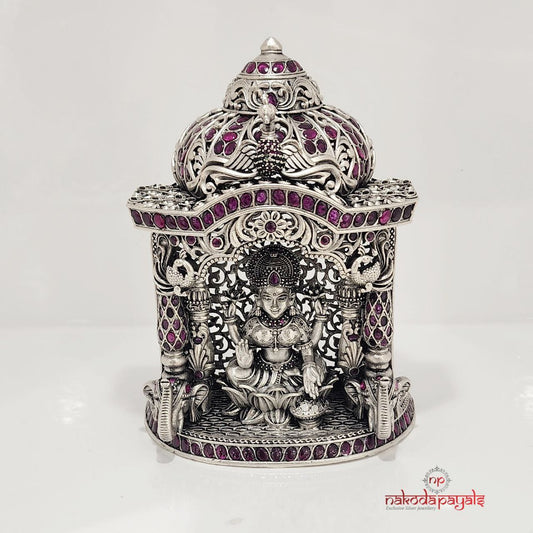 Precisely Defined Lakshmi In Temple (Aa0582)