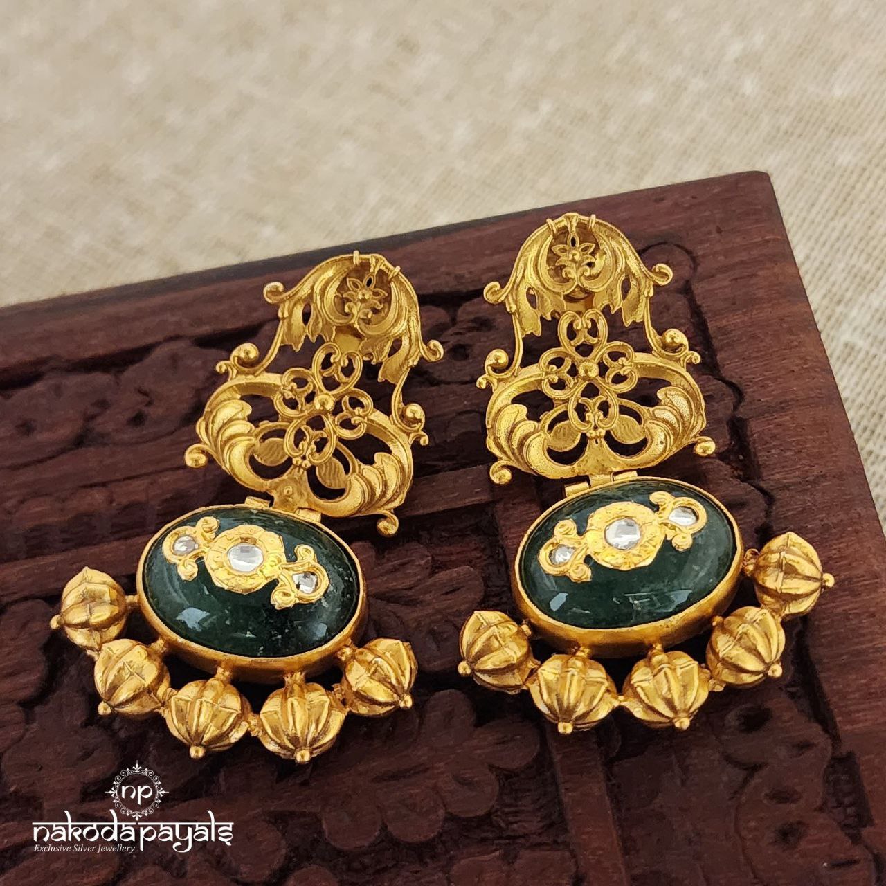 Fetching Kundan Chandbali (Ge6401)