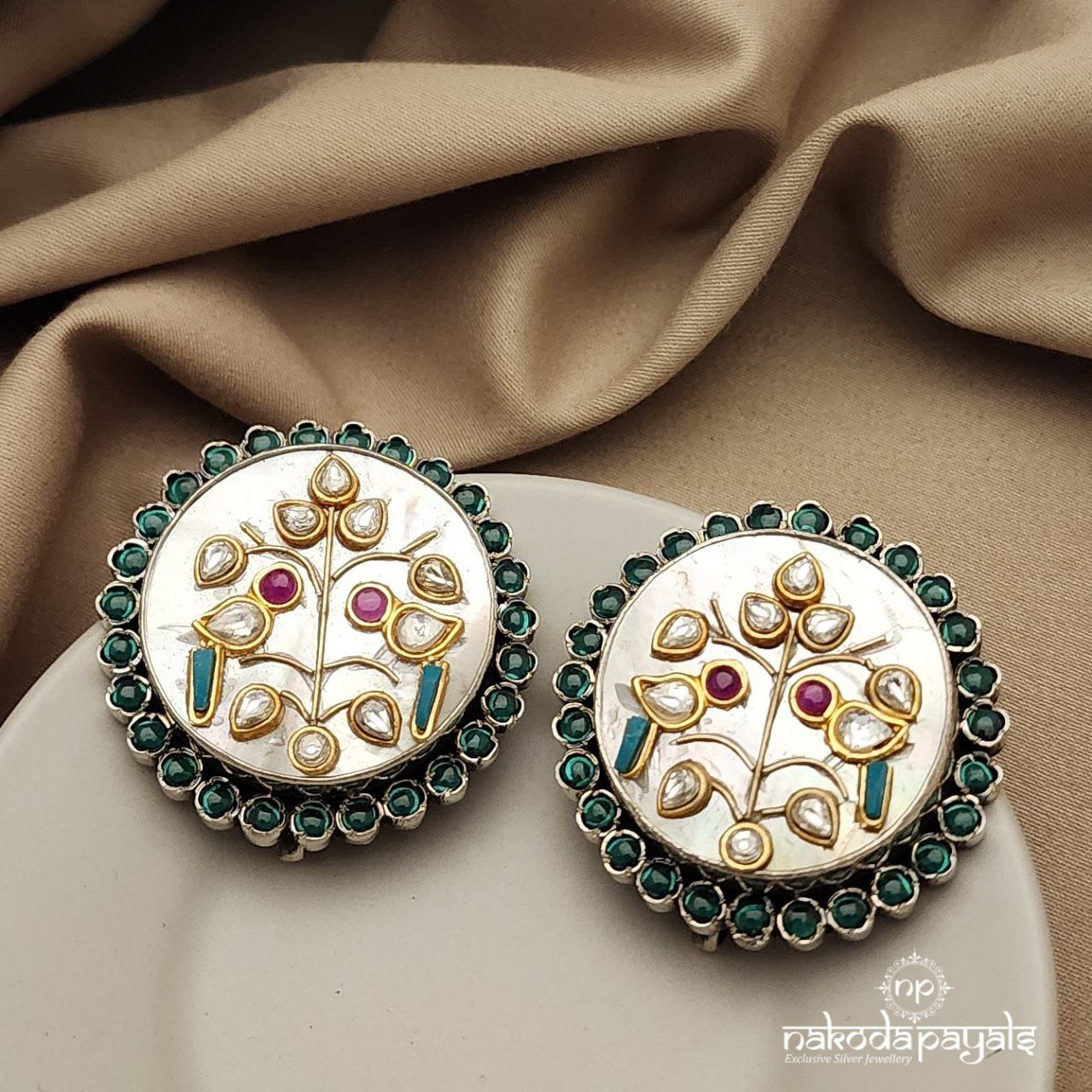 Curved Green MOP Studs (DT0955)