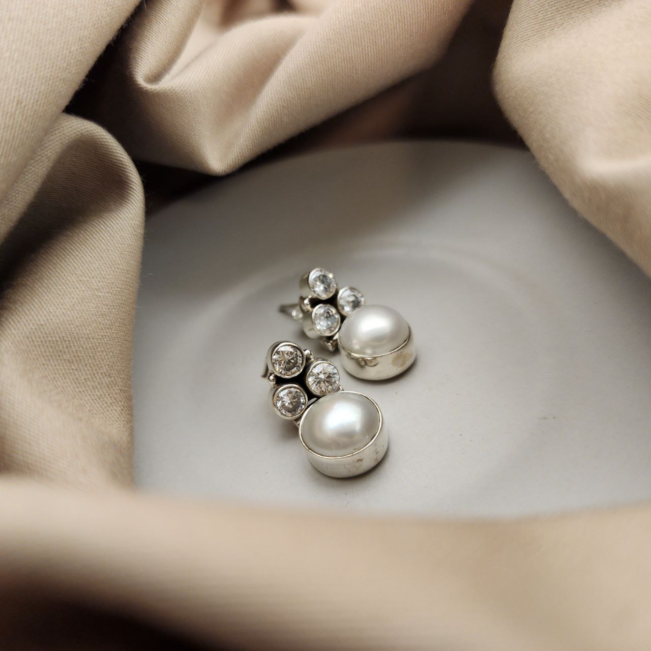 Pearl and Stone Studs (S8690a) Variants Listed