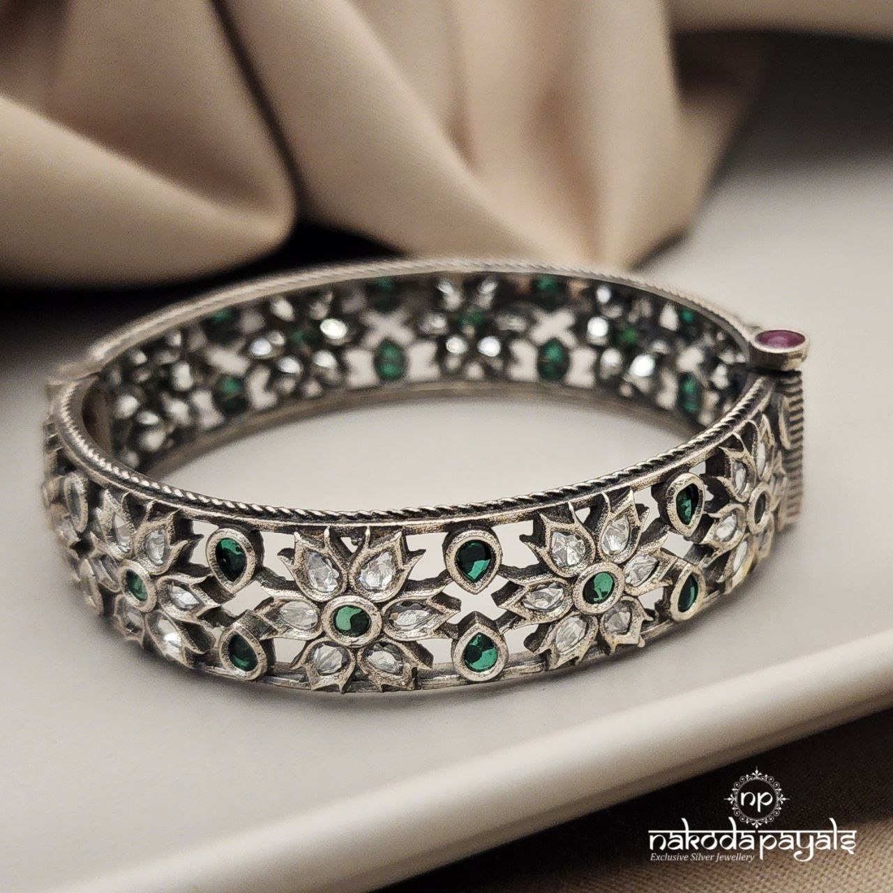 White Floral Screw Kada Single 2.4 (K4289)