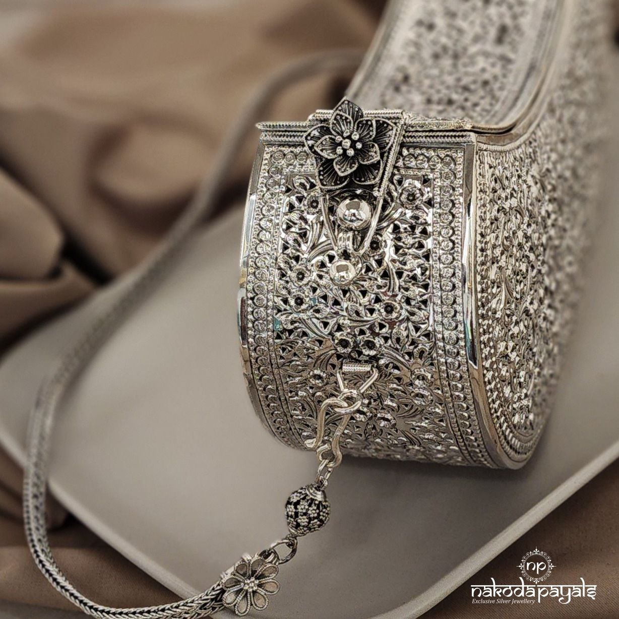 Classy Silver Handbag (ESA0183)
