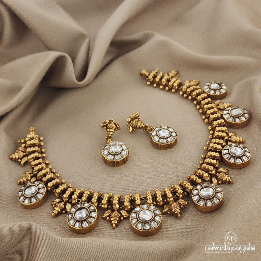 Hepta Kundan Motifs Neckpiece With Earrings (Gn6746)