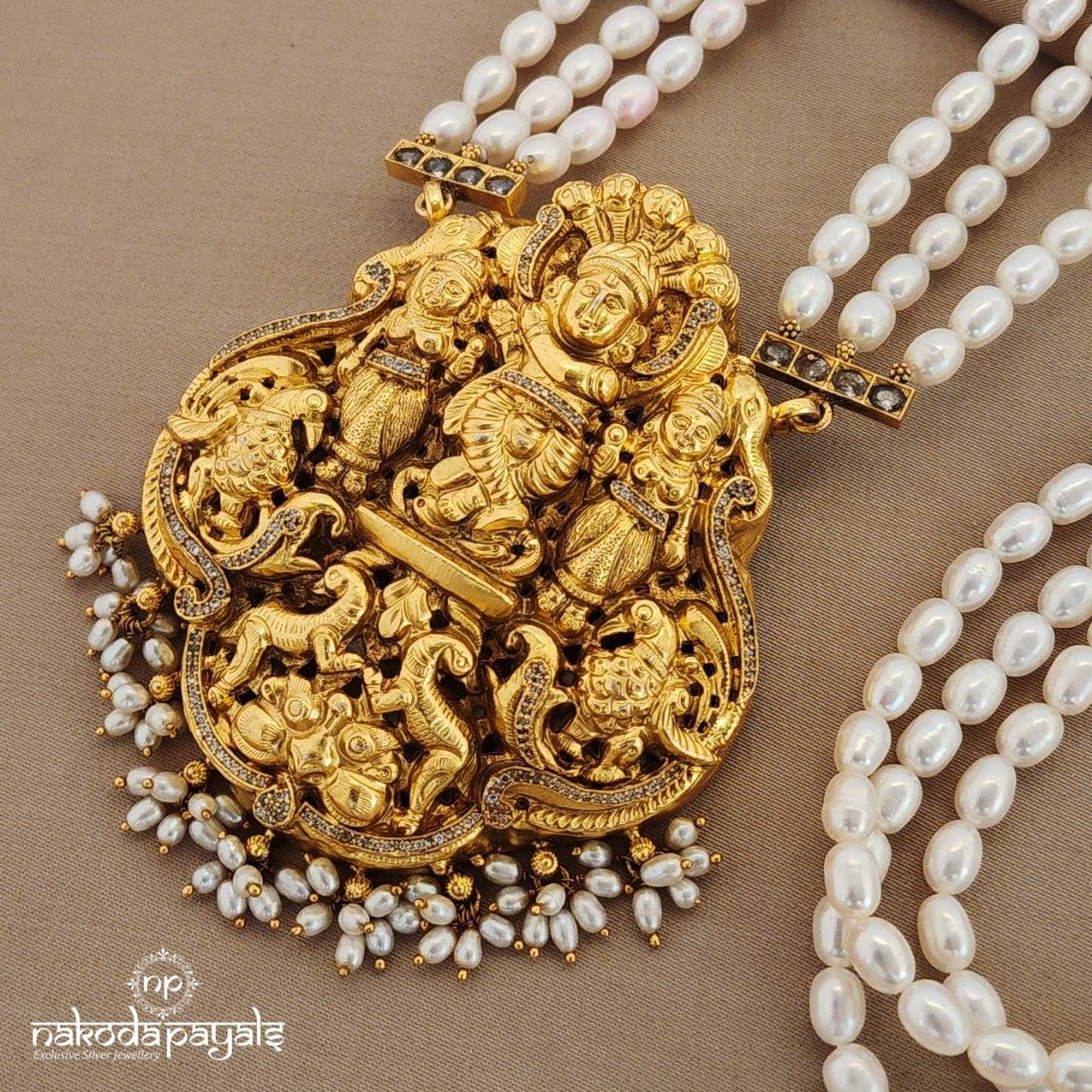 Nakashi Worked Triple layered Fresh Water Pearls Neckpiece (Gn6842)