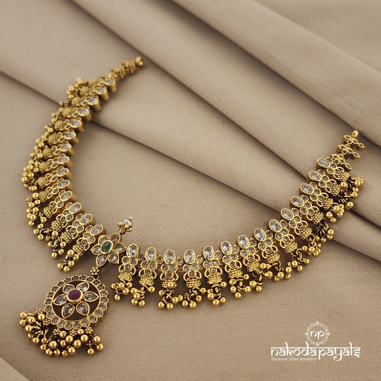 Beautiful Short Neckpiece (Gn893)