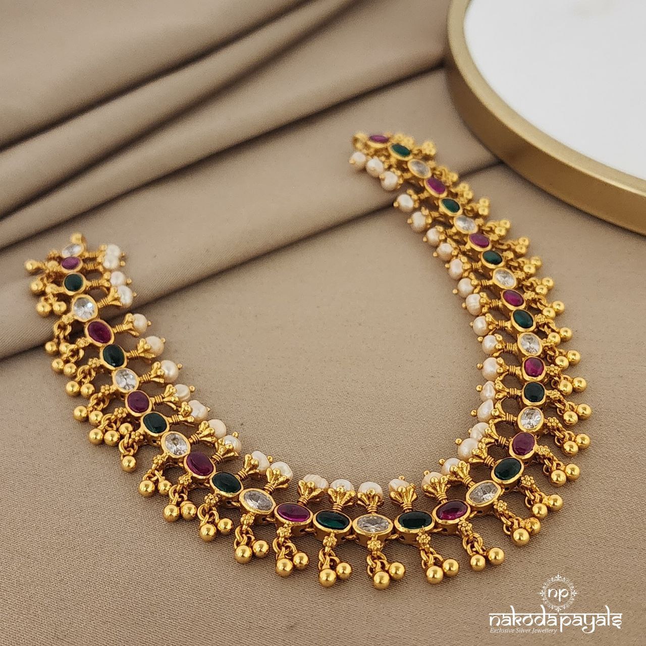 Multicolored Short Neckpiece (Gn938)