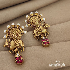 Cow with Kundan Chandbali (Ge7043)