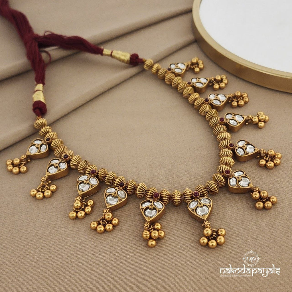 White Kundan Short Neckpiece (Gn984)