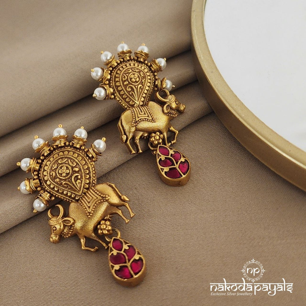 Cow with Kundan Chandbali (Ge7071)