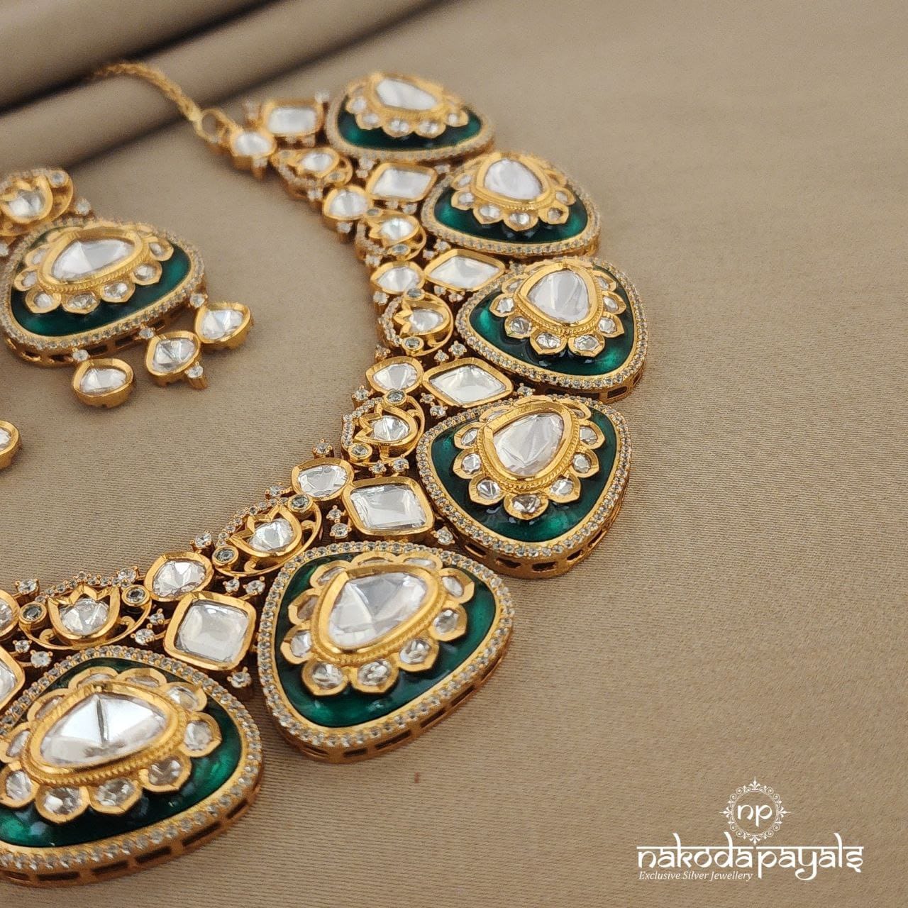 Gorgeous emerald Polki Neckpiece with Earring (Gn1034)