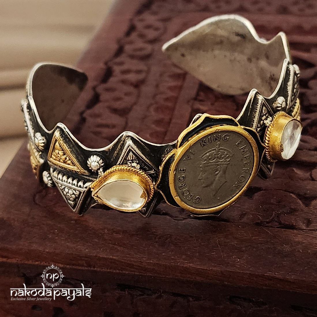 Vi King Emperor with Moissanite Dual Tone Cuff Kada (K4416)