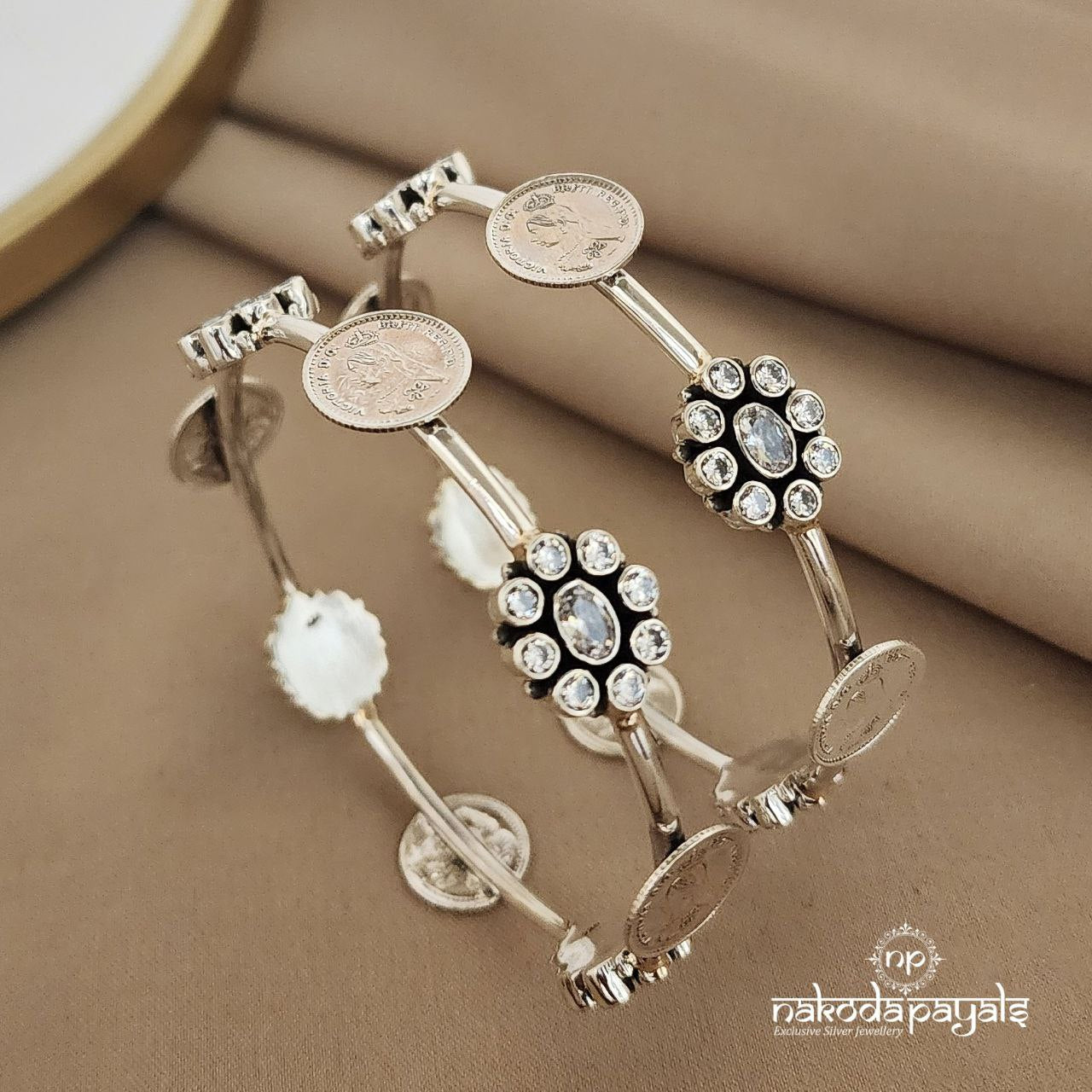 Coin with White Floral Bangle Pair (K4423)