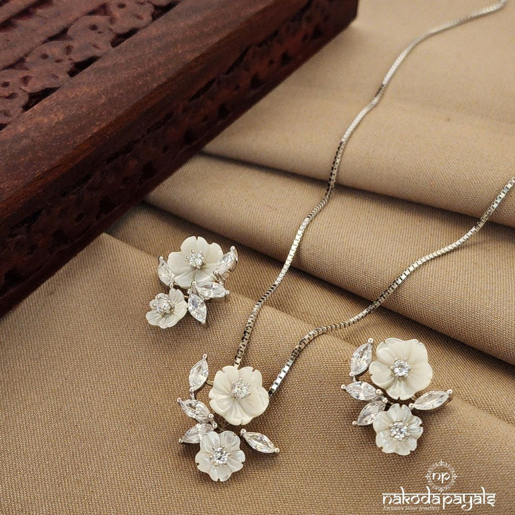 Floral White Mop Neckpiece with Earrings (St2378)