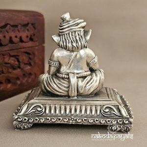 Ganesha with deepam (Aa1052)