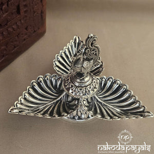 Triple Leafy with Peacock Deepam (Aa1072)