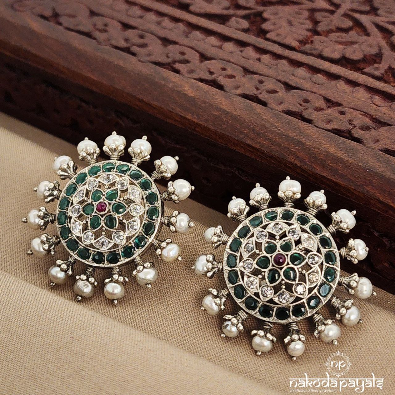 Greeny Studs (S9066)