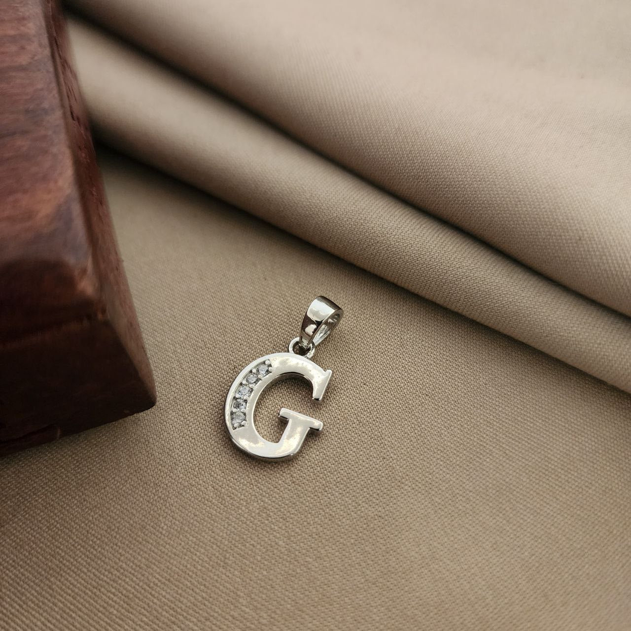 Alphabet G Pendant (P2235)