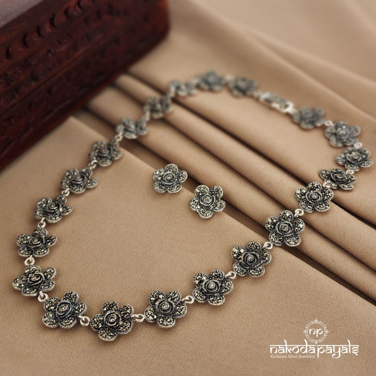 Marcasite Rose Short neckpiece with Earrings (N9346)