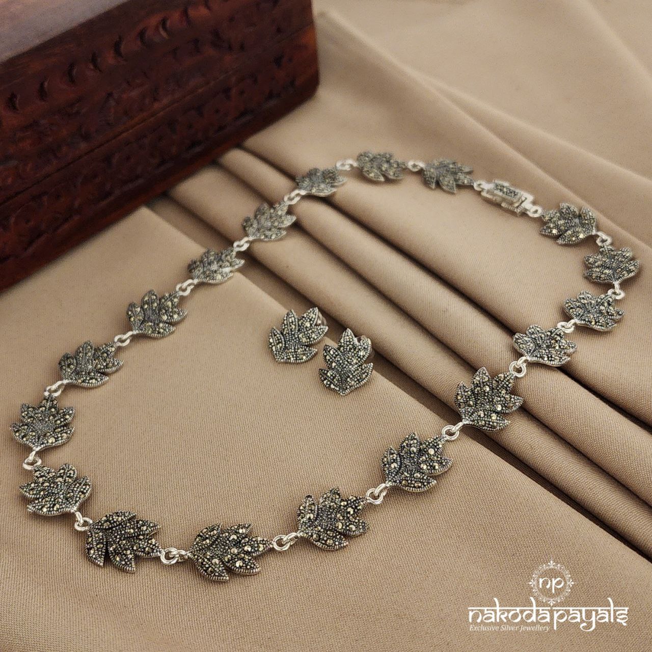 Leafy Marcasite Short Neckpiece with Earrings (N9343)