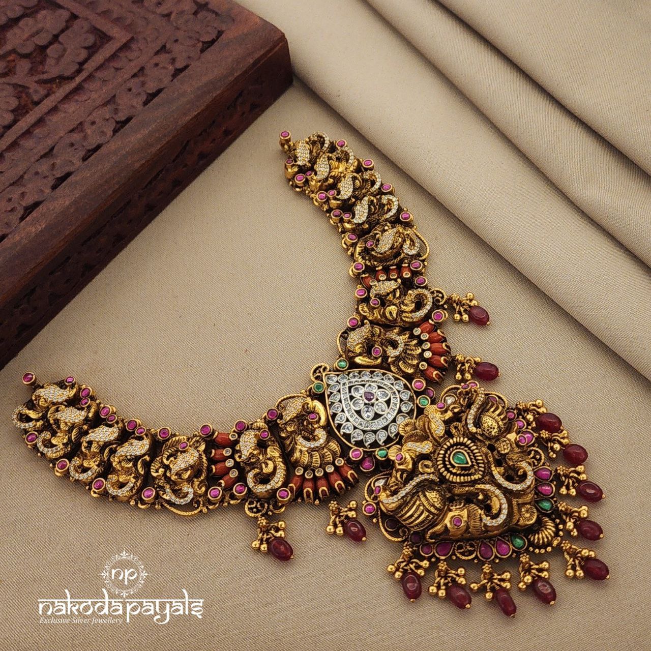 Gorgeous Peacock Short Neckpiece (Gn1189)