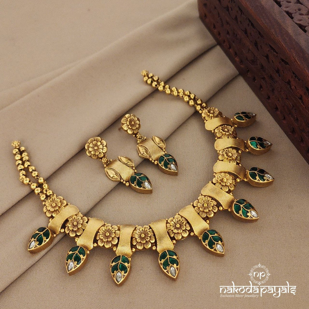 Greeny Kundan Short Neckpiece with Earrings (Gn1206)