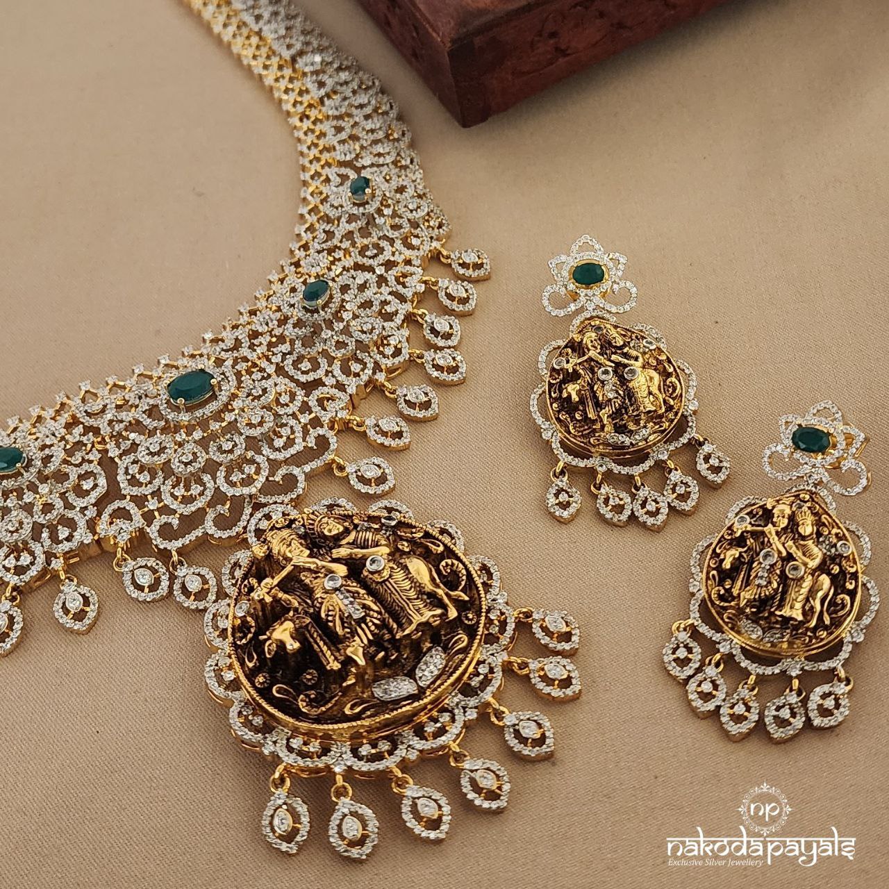 Radha krishna Shimmering Long Neckpiece with Earrings (Gn1271)