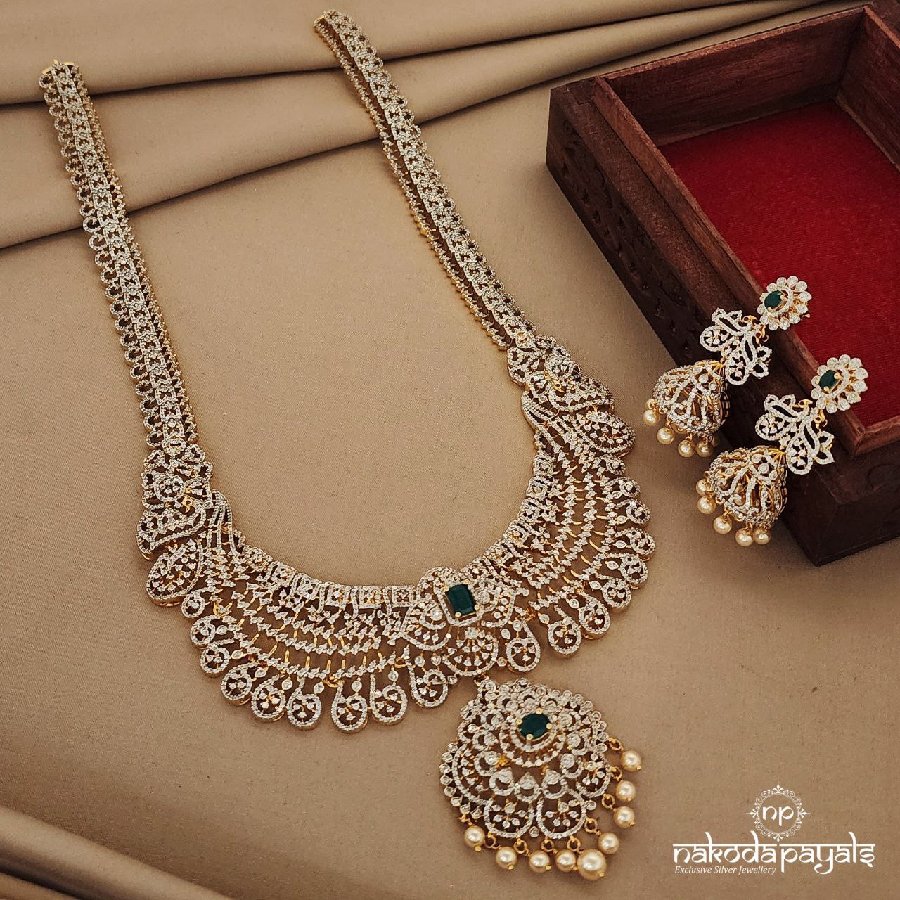 Greeny Shimmering Long Neckpiece with Earrings (Gn1272)