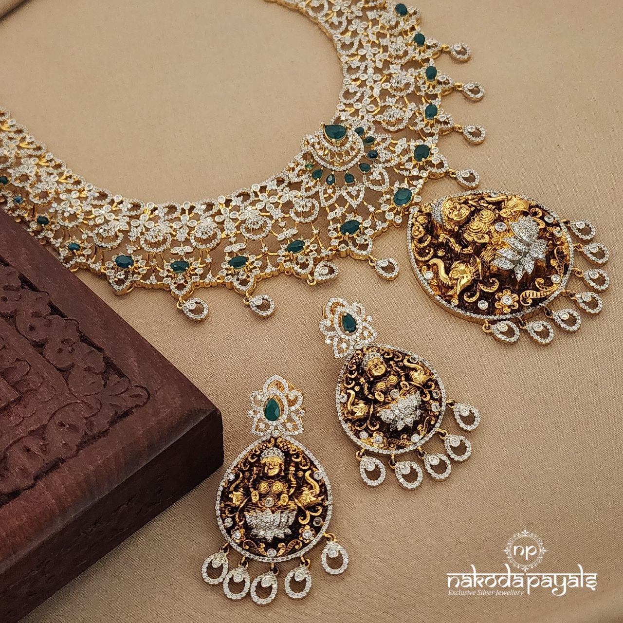 Mahalakshmi Shimmering Long Neckpiece with Earrings (Gn1274)