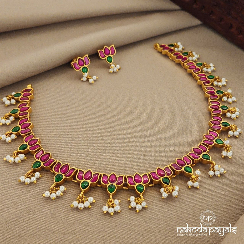 Kundan Lotus Short Neckpiece with Earring (Gn7003)