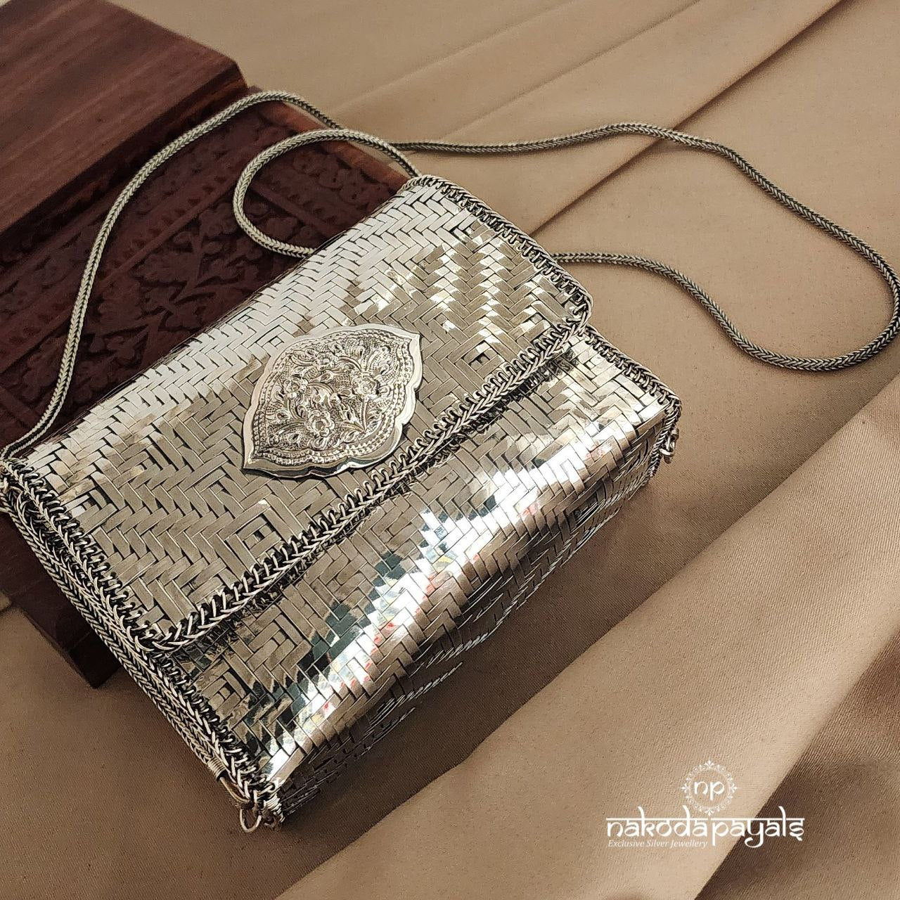 Classy Silver Clutch (Esa137)