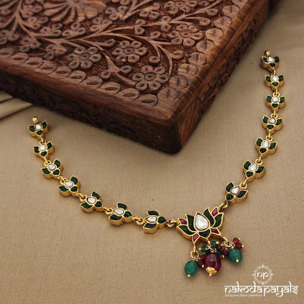 Green Lotus Short Neckpiece (Gn7057)