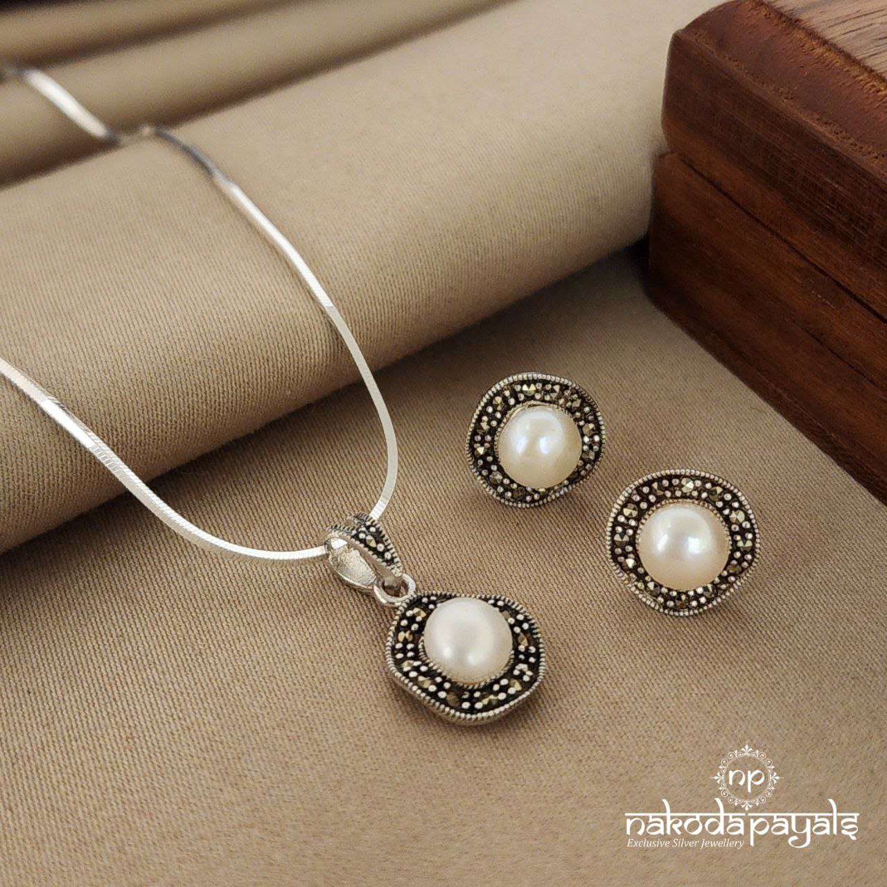 Marcasite with Pearl Pendant Set (St2535)