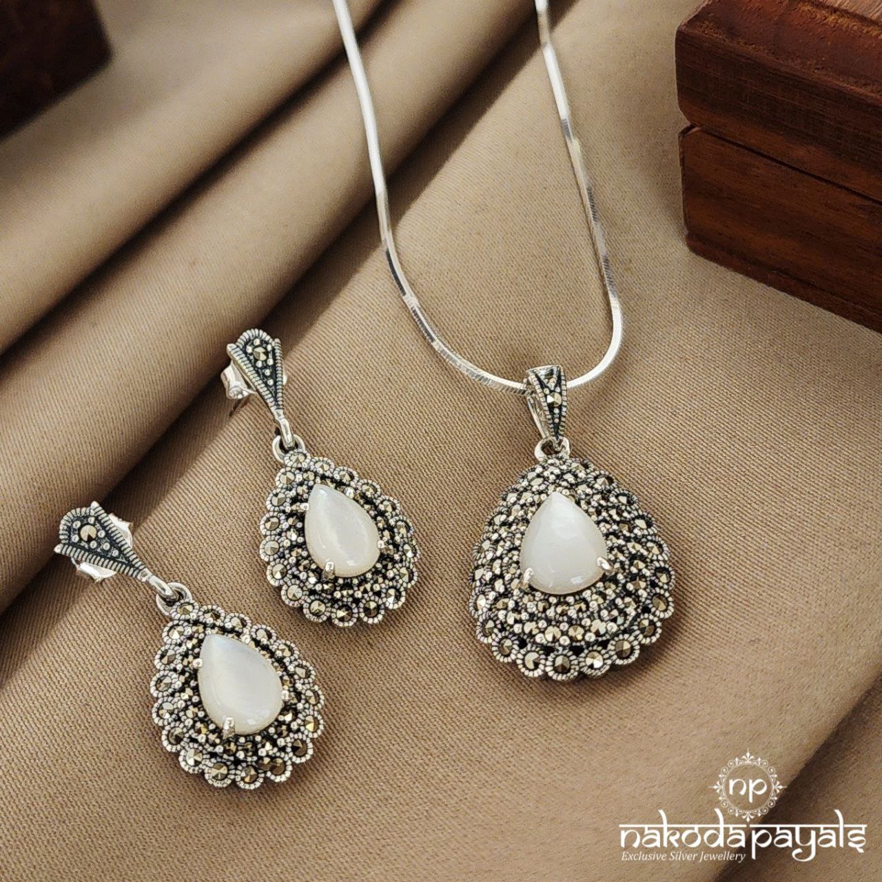 Drop Marcasite Pendant Set (St2538)