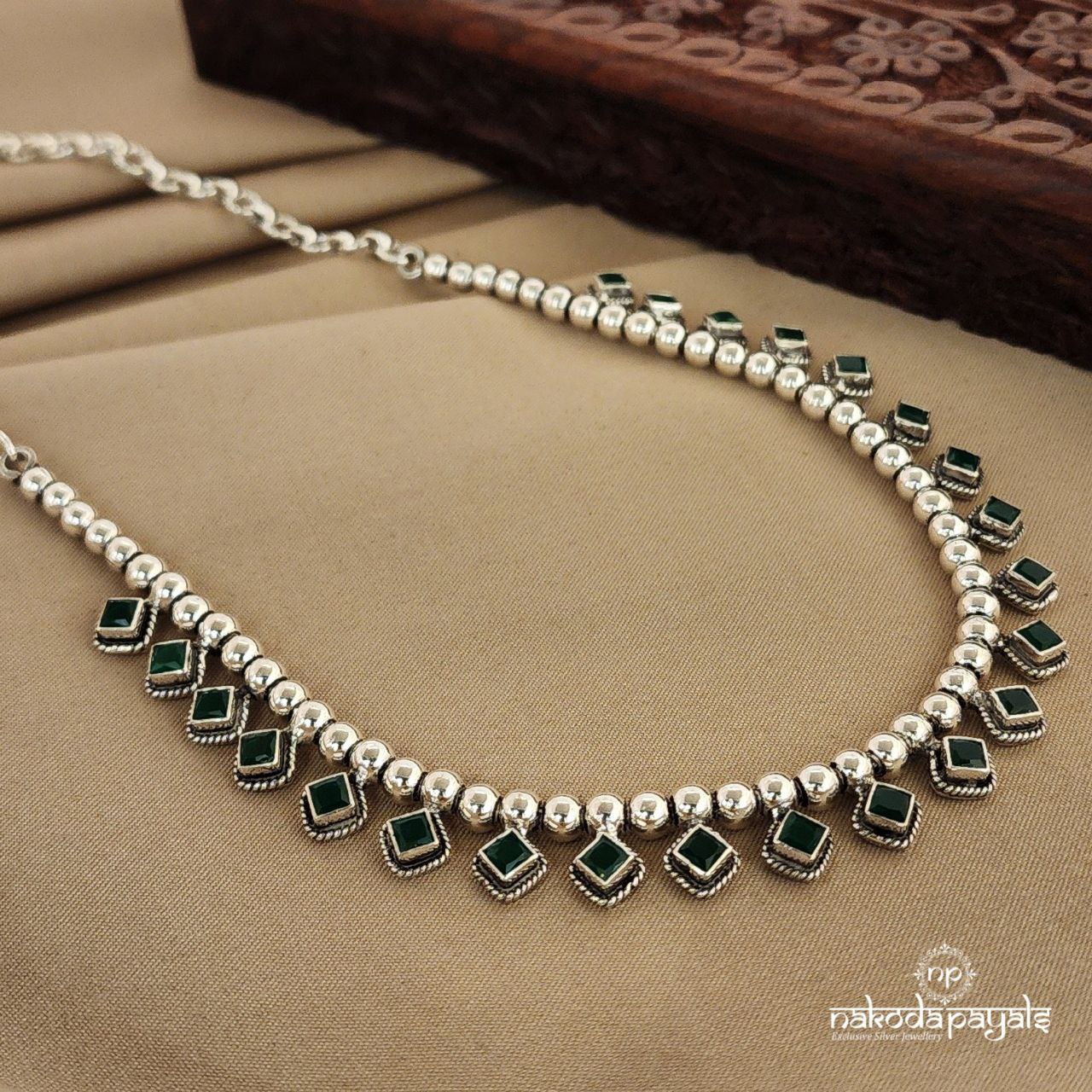 Green Square Short Neckpiece (N9570)