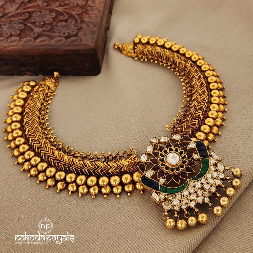 Floral Kundan Short Neckpiece (Gn7334)