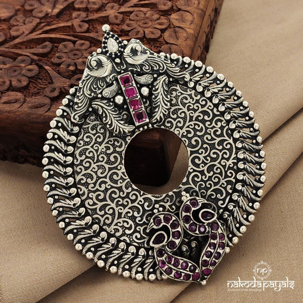 Circular Gorgeous Peacock Pendant (P2255)