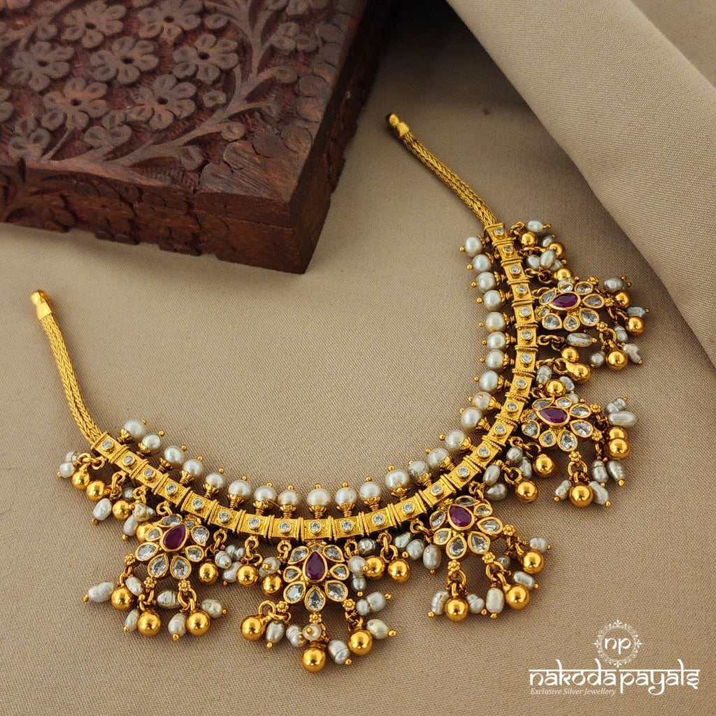 Short Pearled Crowned Neckpiece (Gn7415)