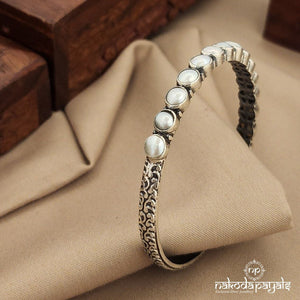 Half Pearl Half Carved Single Bangle(K4676)