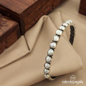 Half Pearl Half Carved Single Bangle(K4676)