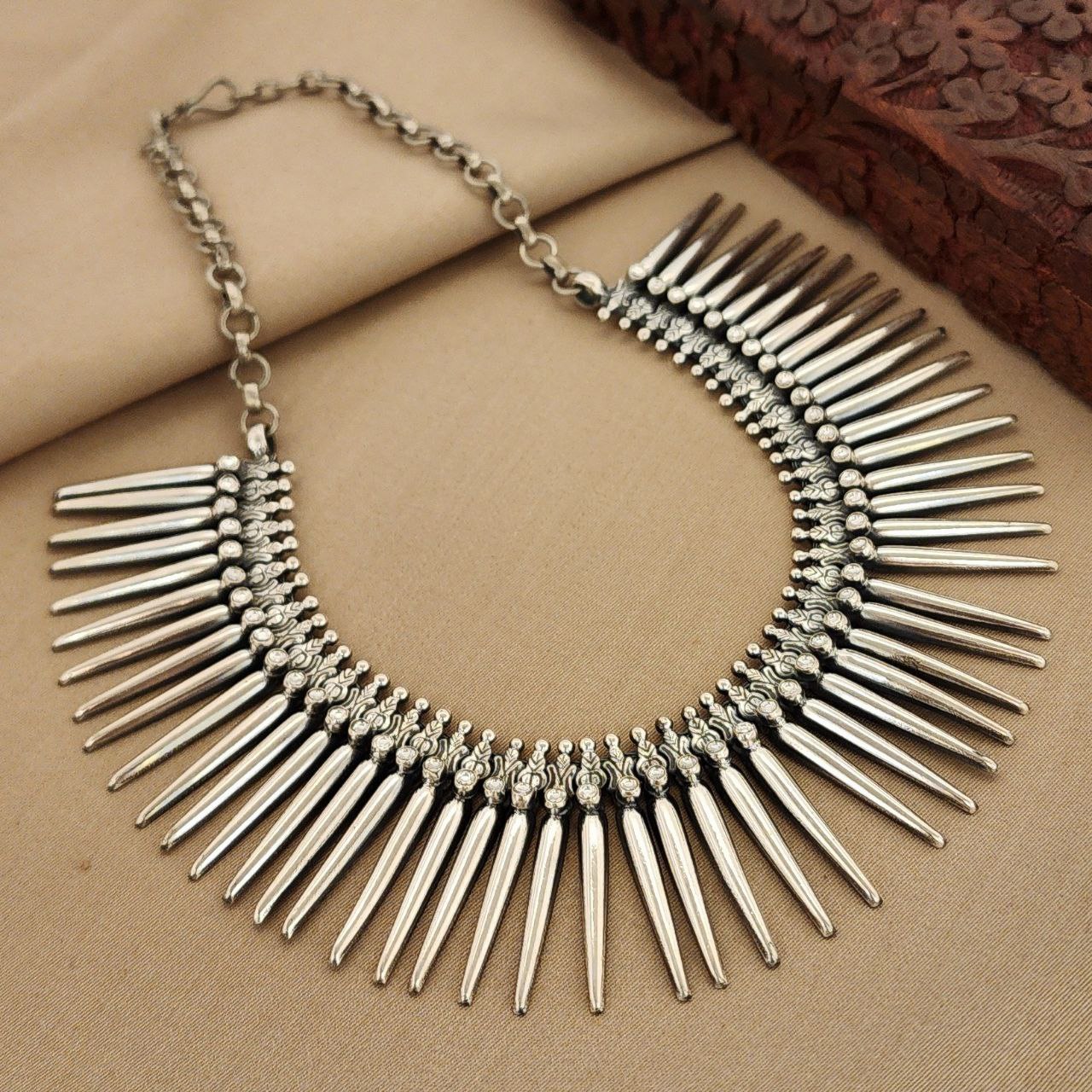 Short Spiky Kundan Neckpiece (N9760)