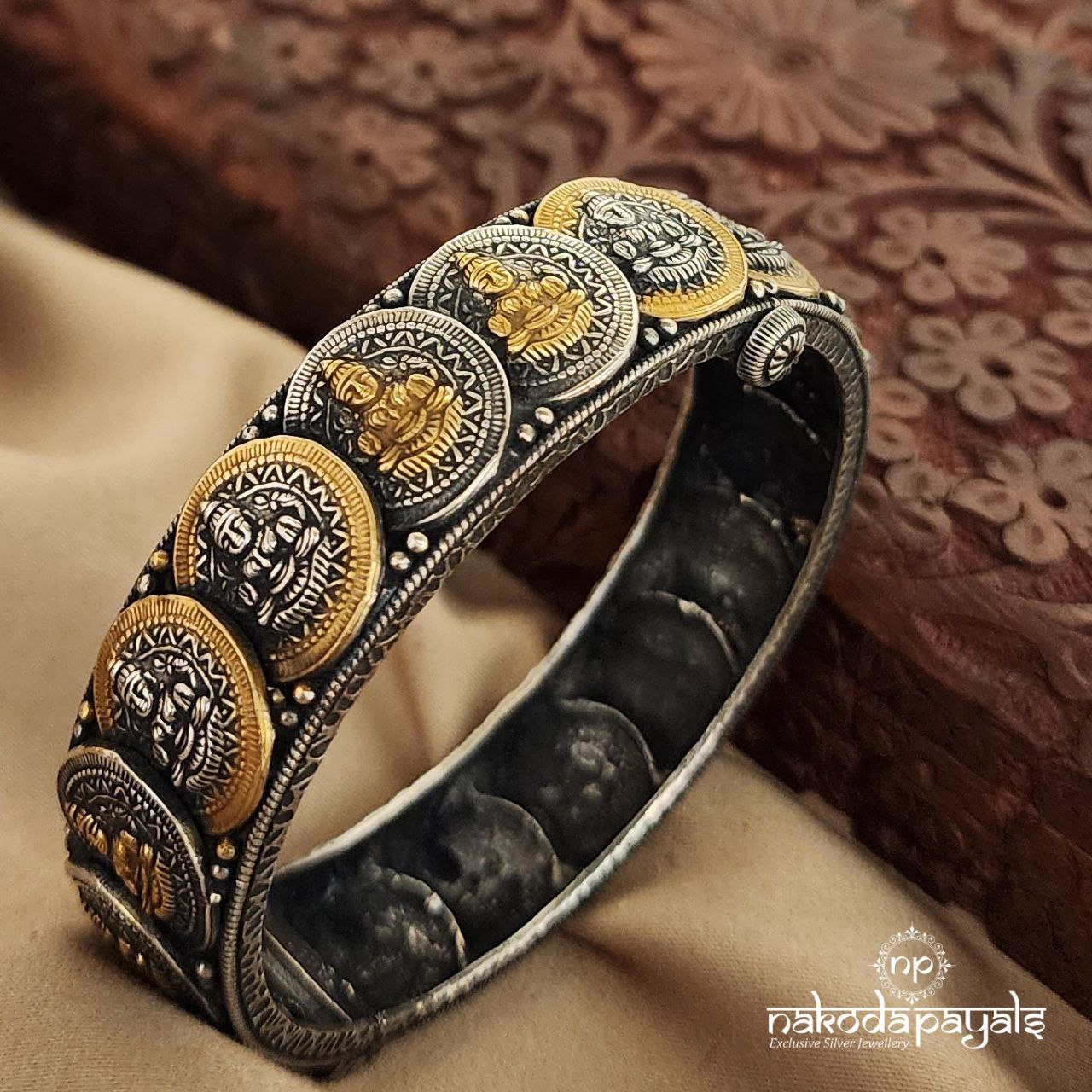 Lakshmi Coin Screw Kada (k4853)